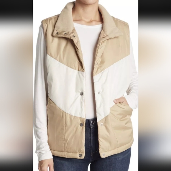 North Face Puffer Vest - Picture 2 of 13